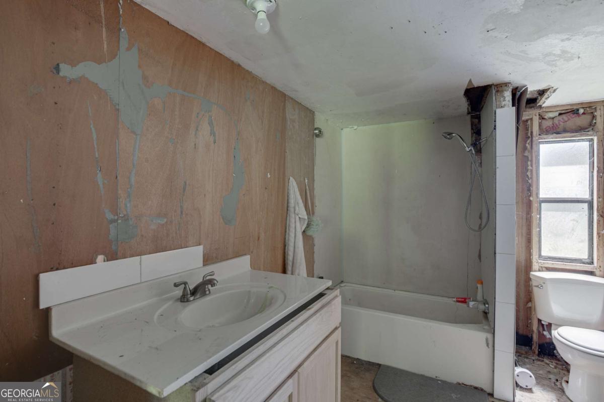 4005 C Rogers Road Property Photo 22
