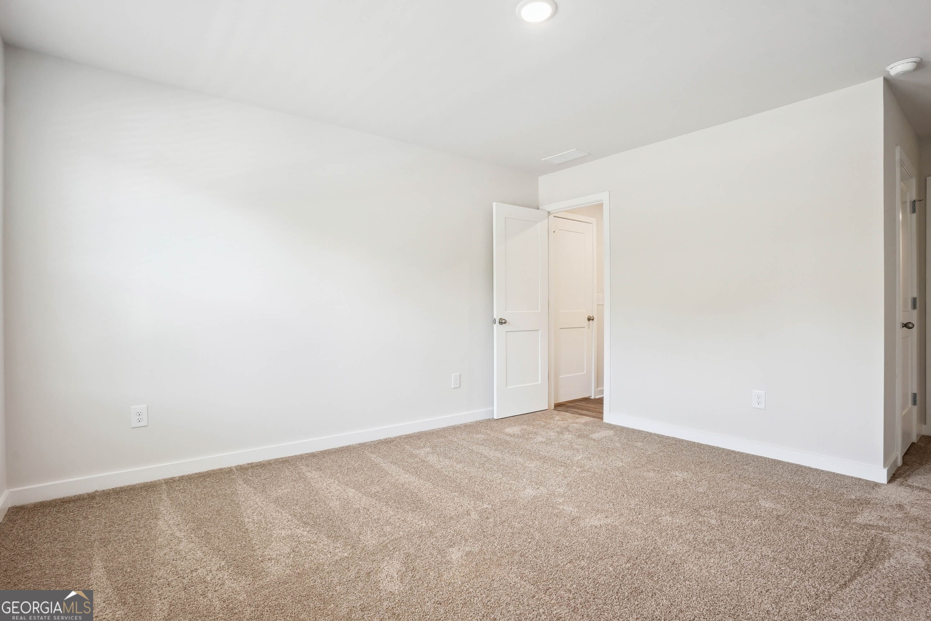 439 Orwell Drive Property Photo 5
