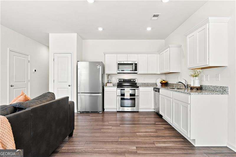 1052 Paddington Drive Property Photo 4