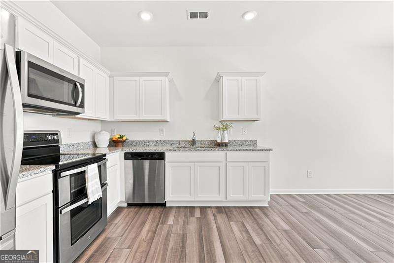 1052 Paddington Drive Property Photo 5