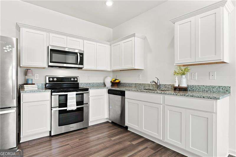1052 Paddington Drive Property Photo 7
