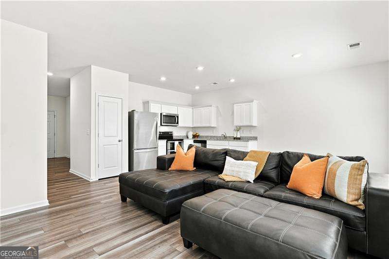 1052 Paddington Drive Property Photo 8