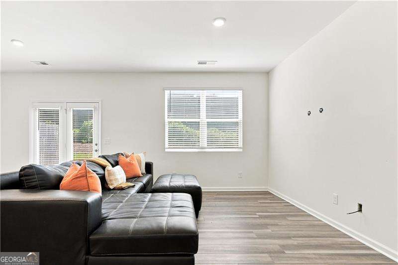 1052 Paddington Drive Property Photo 9