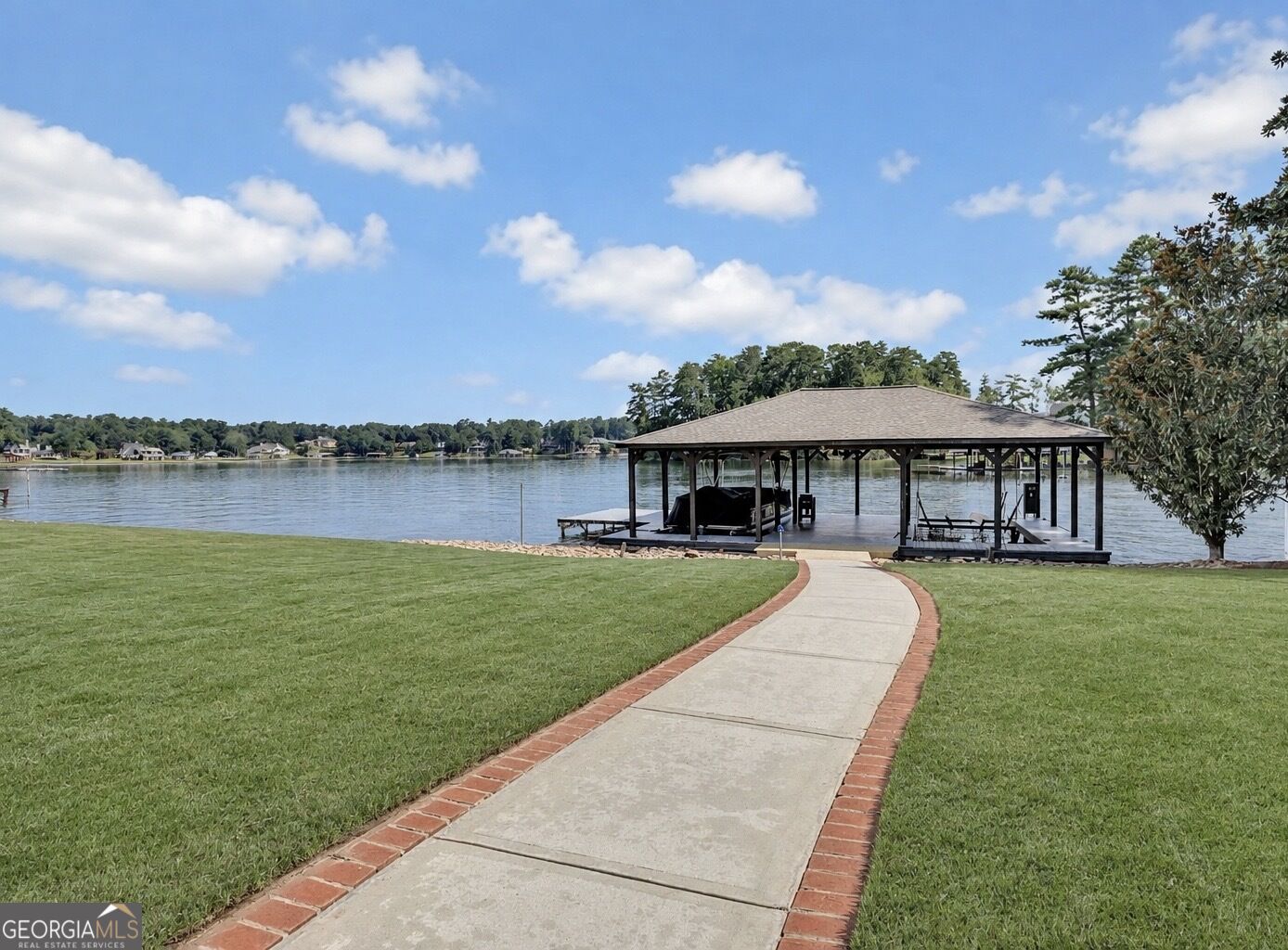 2880 Emerald Drive Property Photo 4