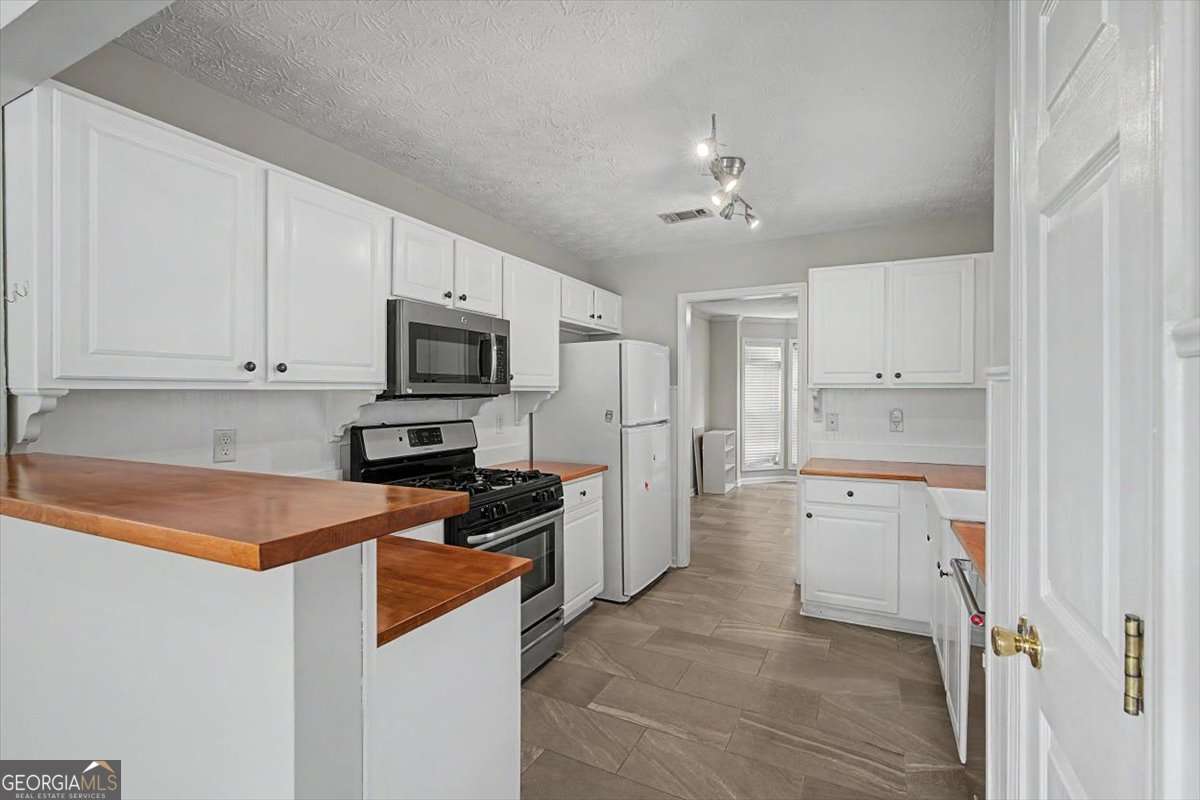 665 Peachtree Trail Drive Property Photo 10