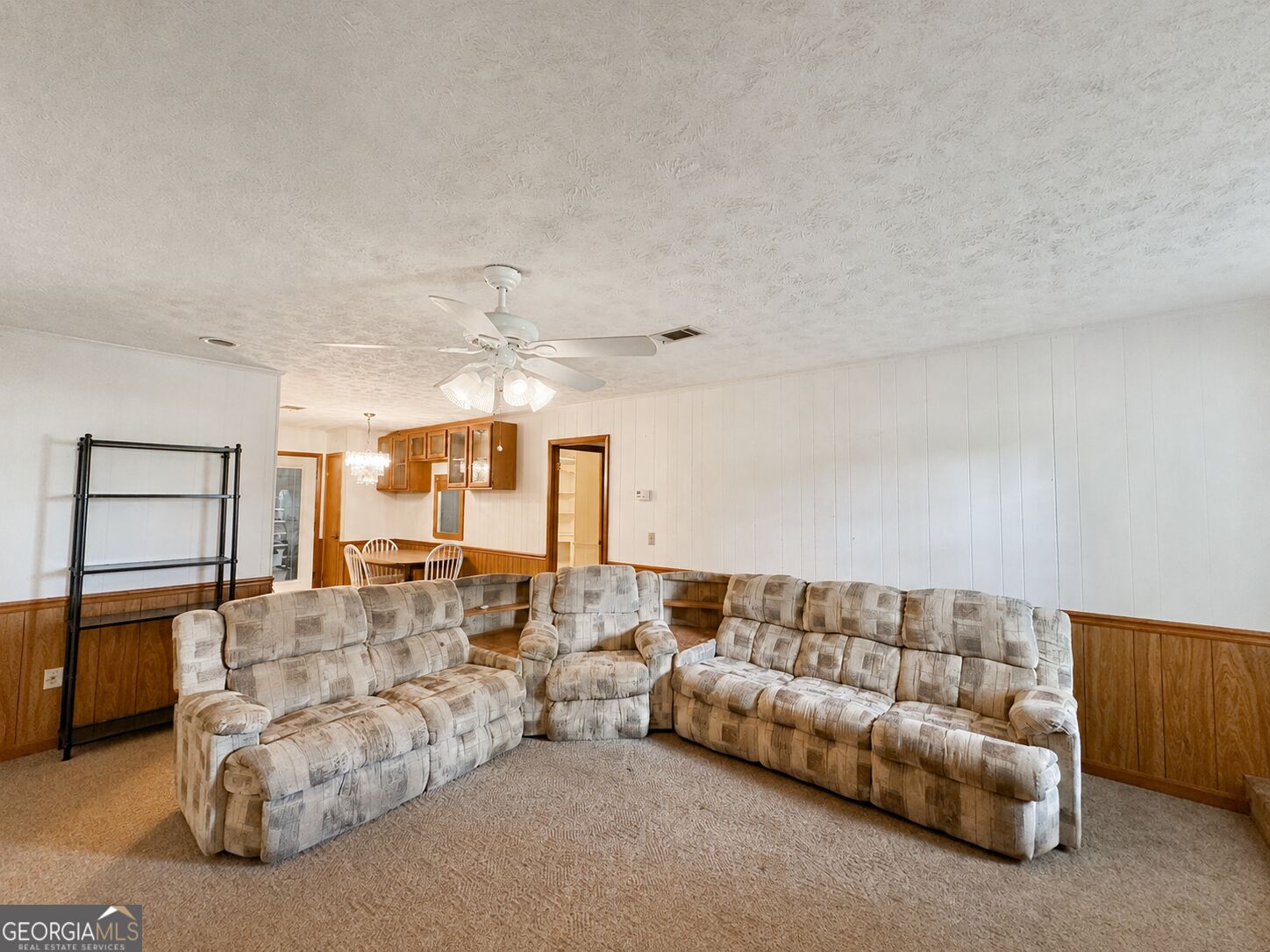 6009 James Street Property Photo 3