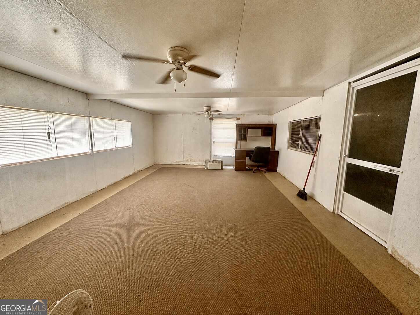 6009 James Street Property Photo 15