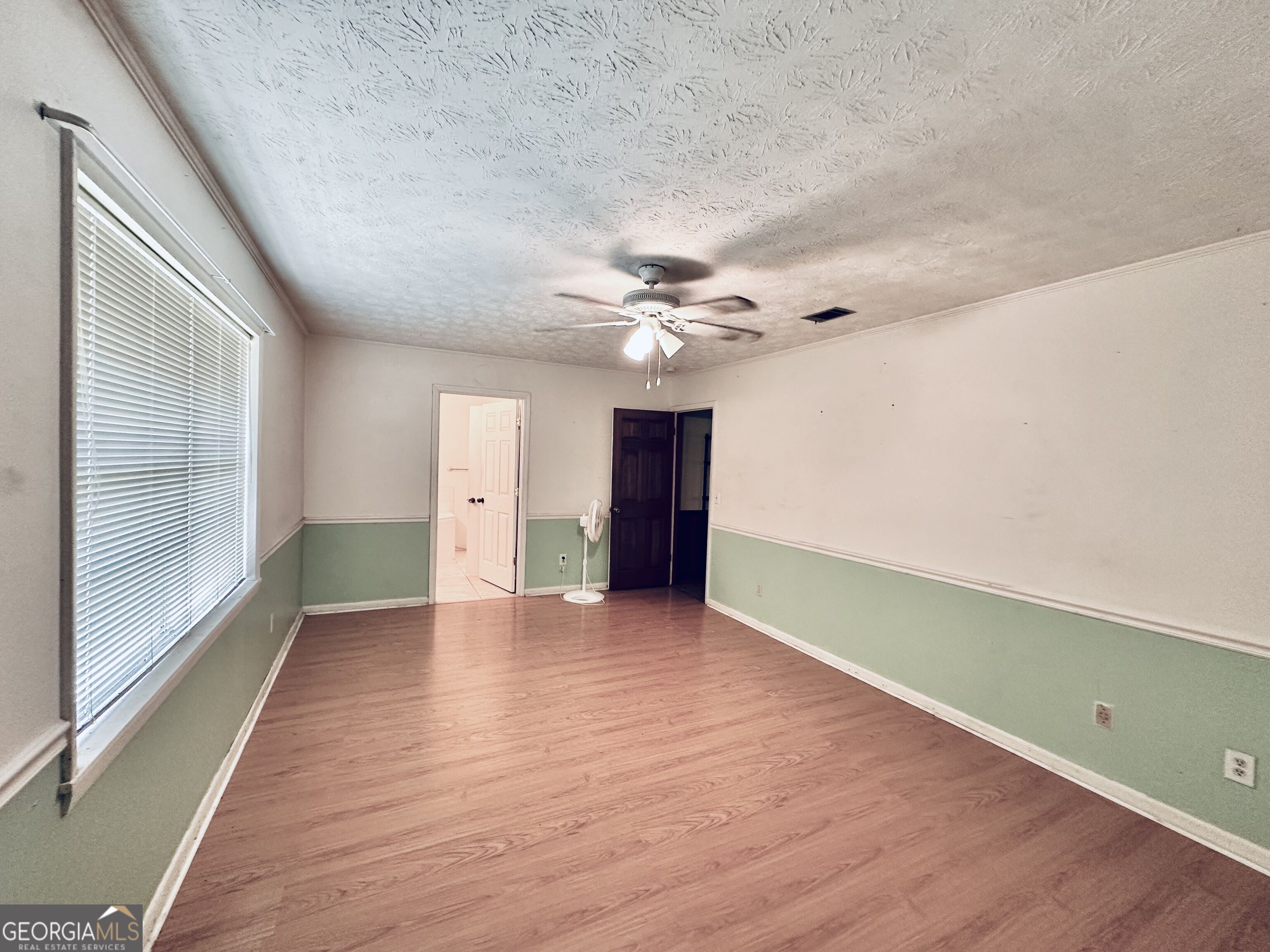 6009 James Street Property Photo 22