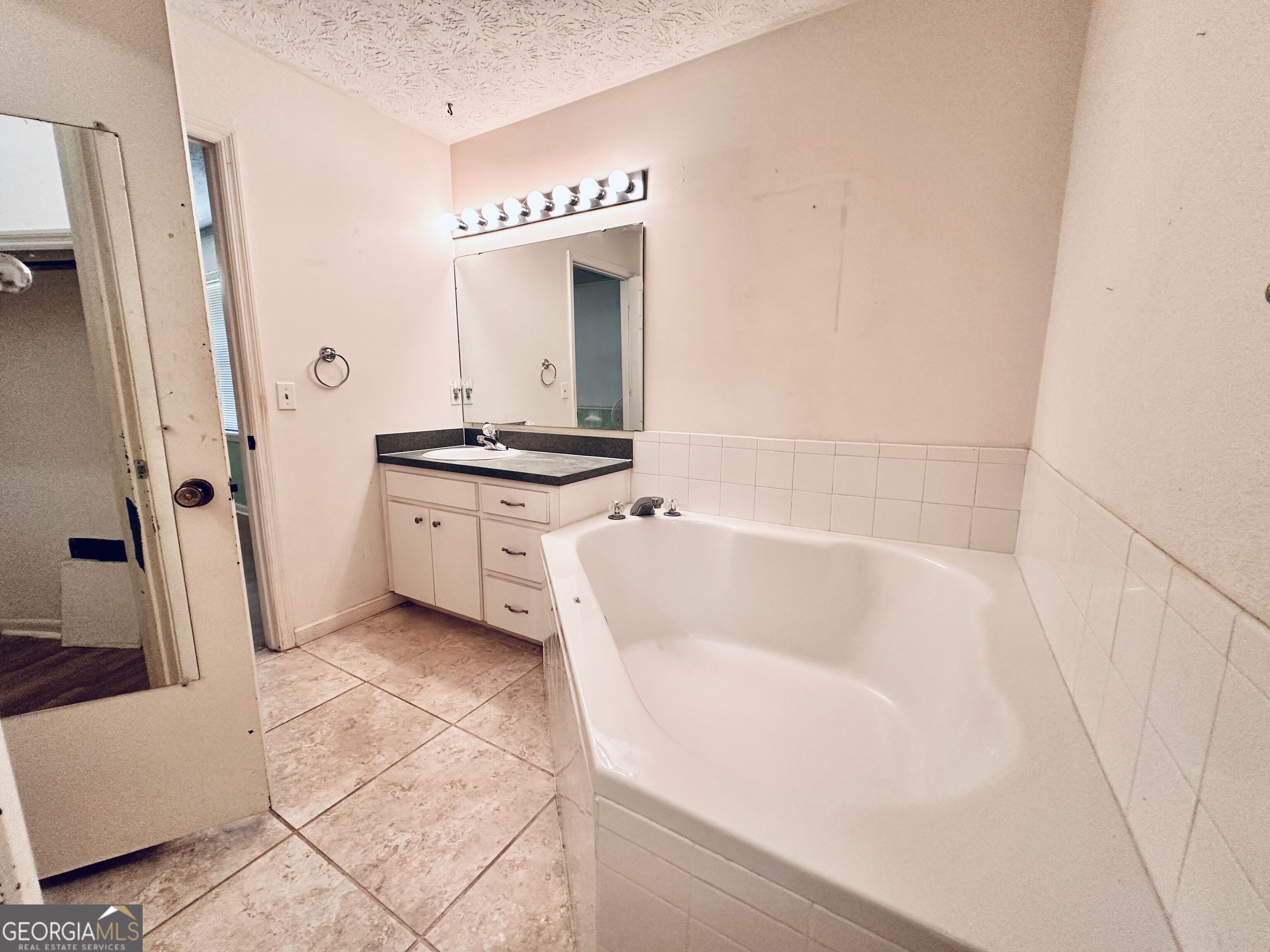 6009 James Street Property Photo 23