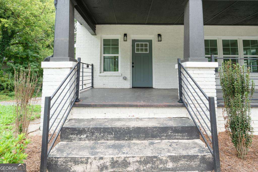 1046 Mayson Turner Road Nw Property Photo 4