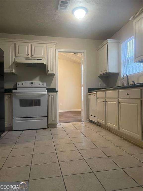 4957 N Redan Circle Property Photo 6