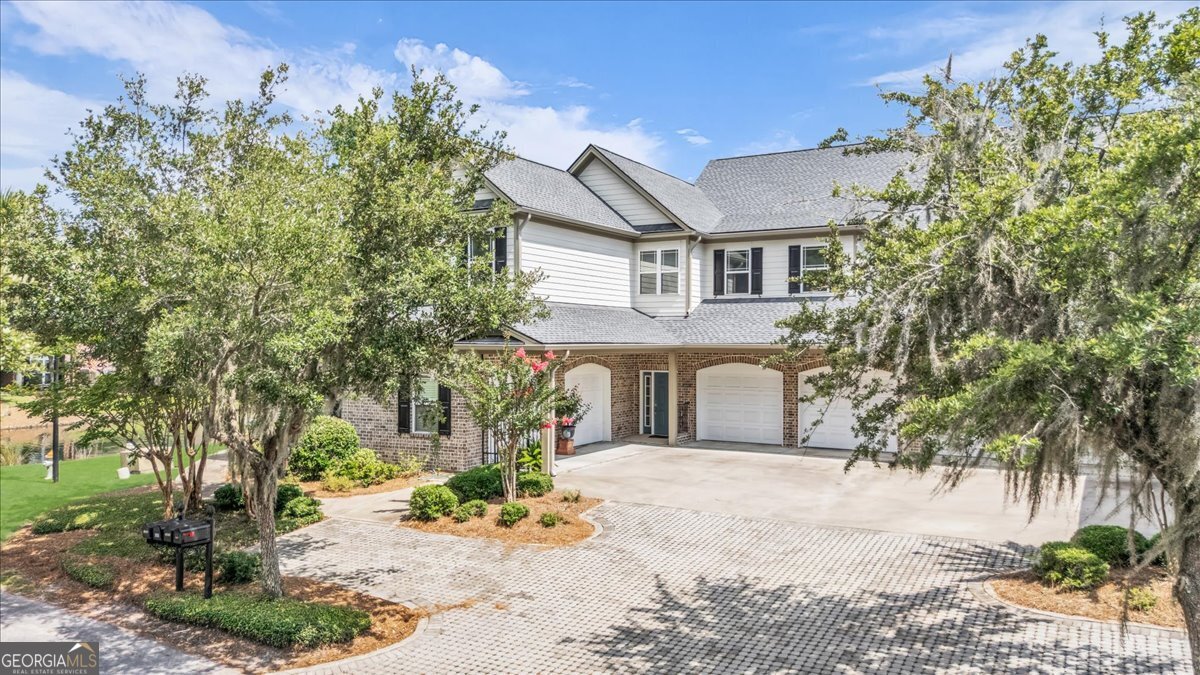 1003 River Oaks Drive Property Photo 2
