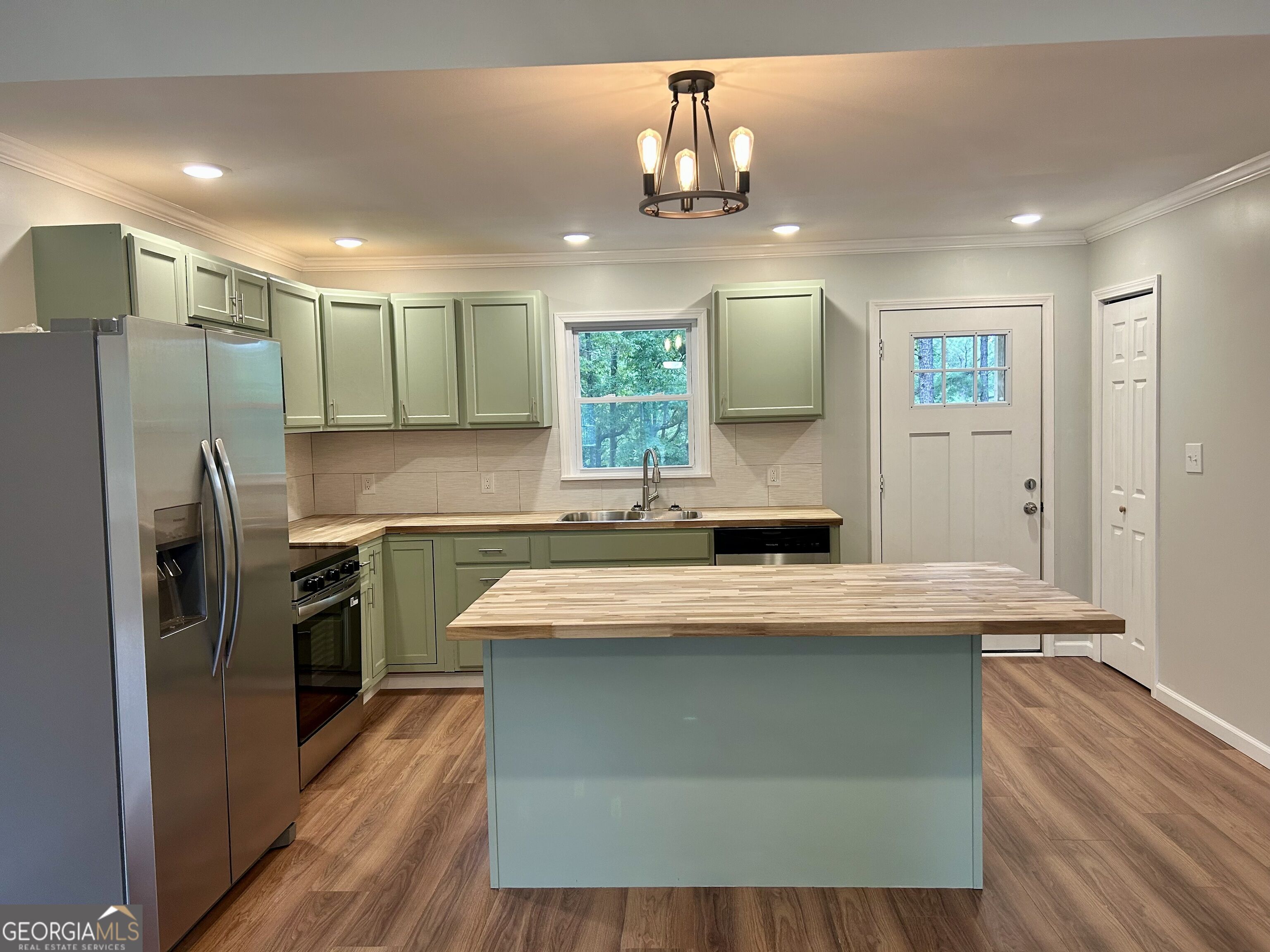255 Cooksville Road Property Photo 3