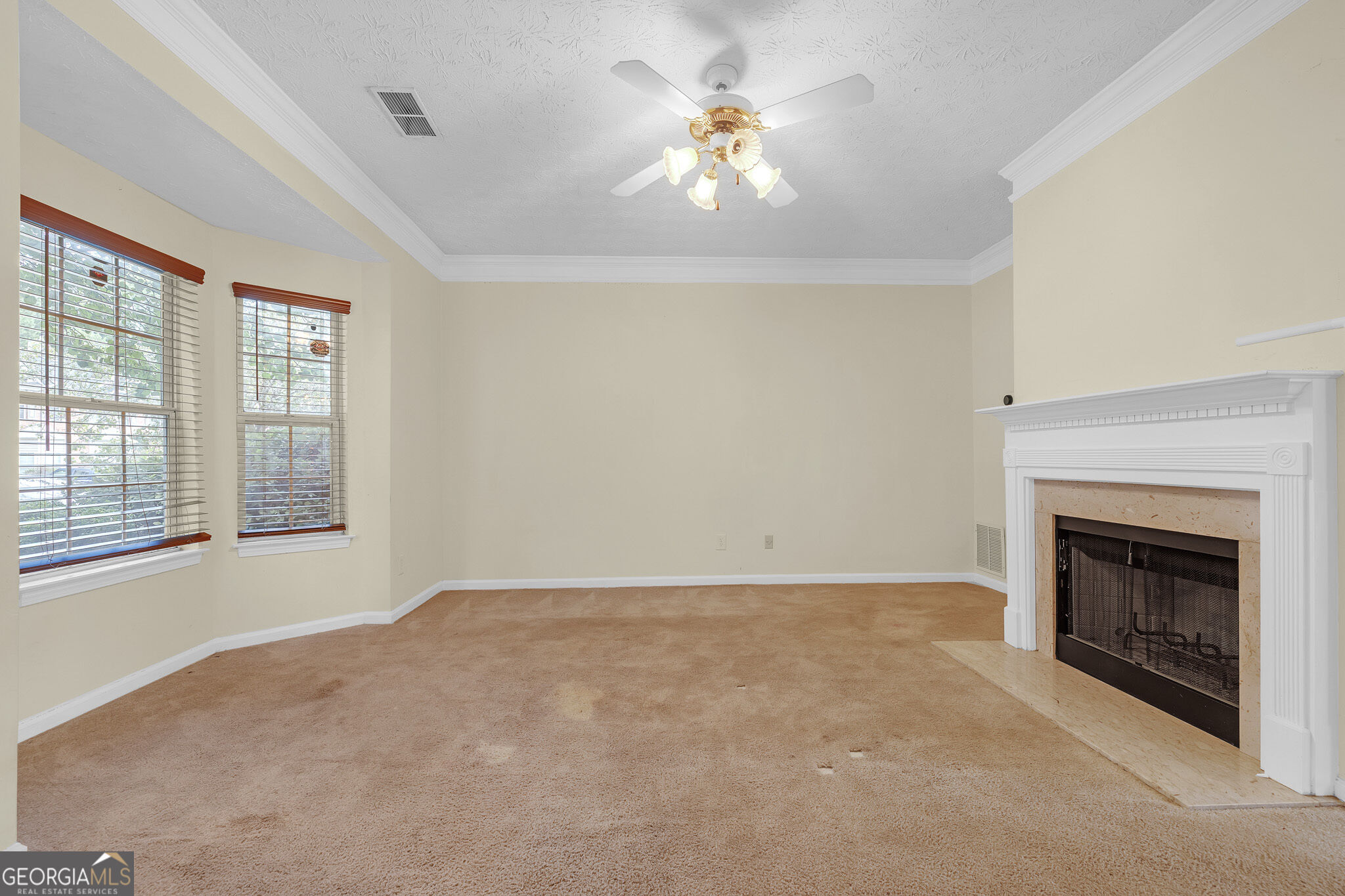 5475 Hampton Court Property Photo 3