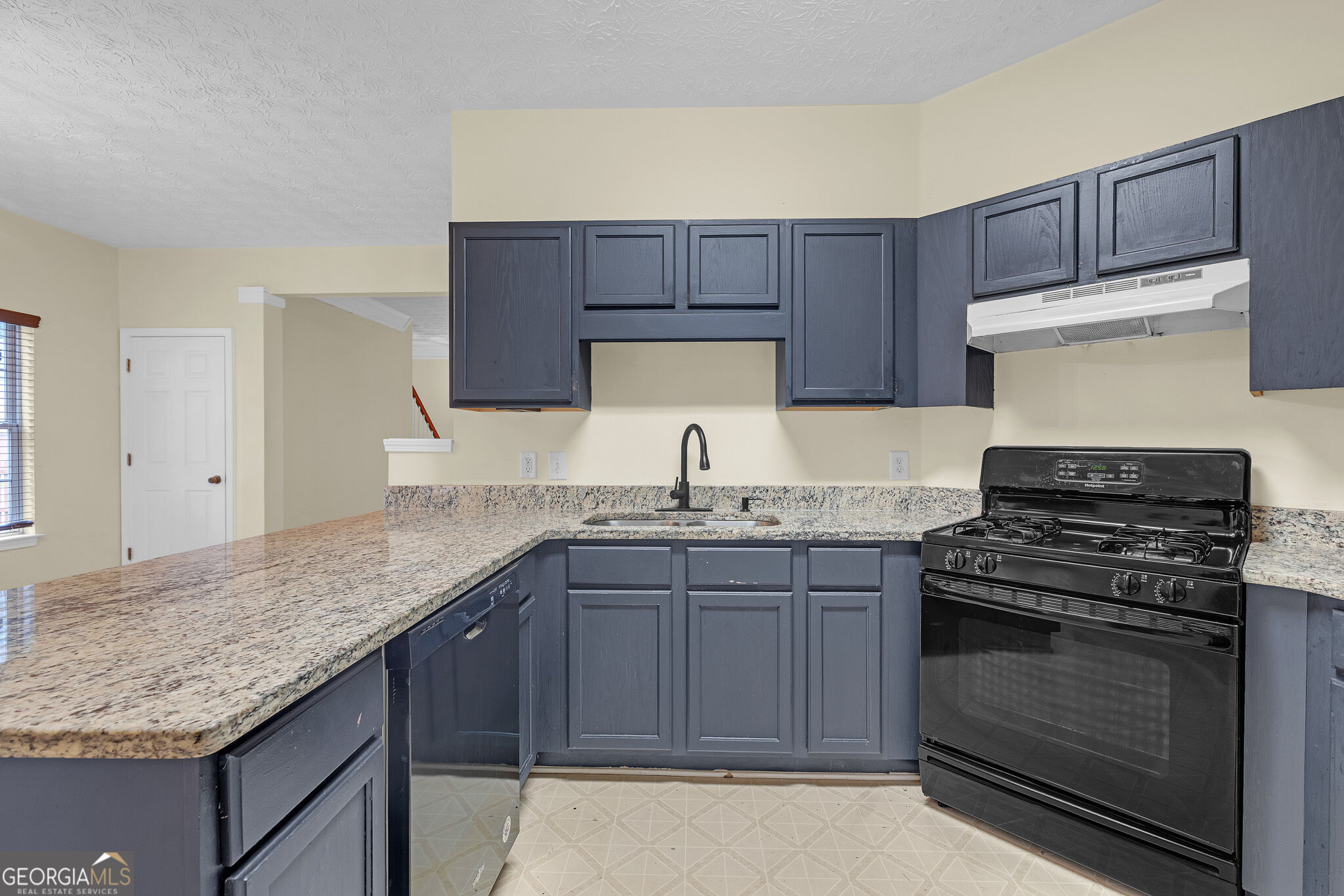 5475 Hampton Court Property Photo 11