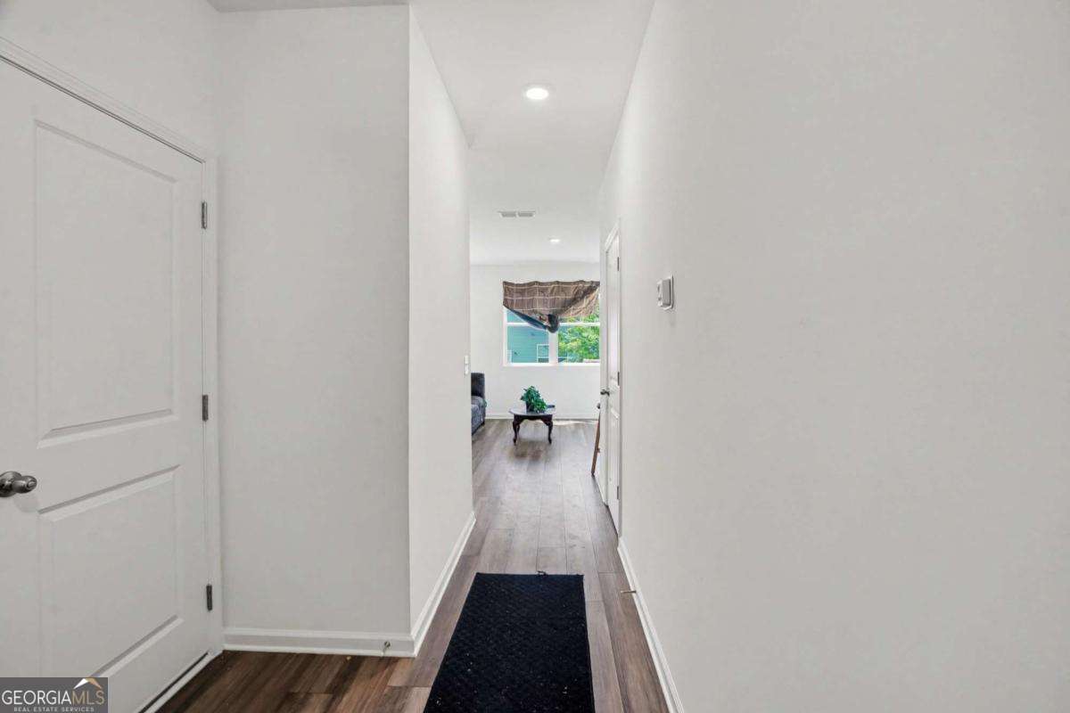 625 Jervis Way Property Photo 3