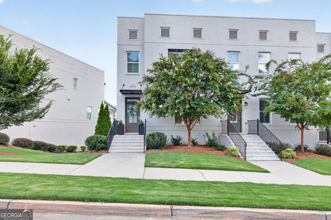 221 Nash Street Property Photo 4