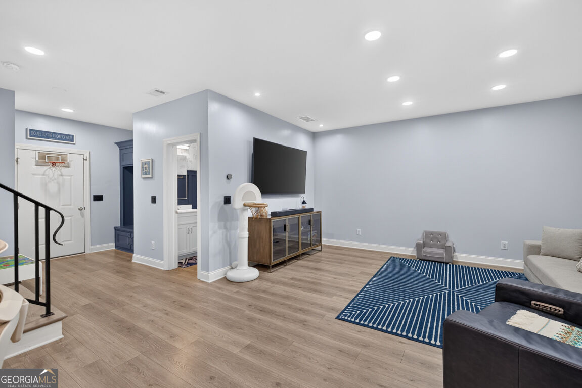 221 Nash Street Property Photo 47