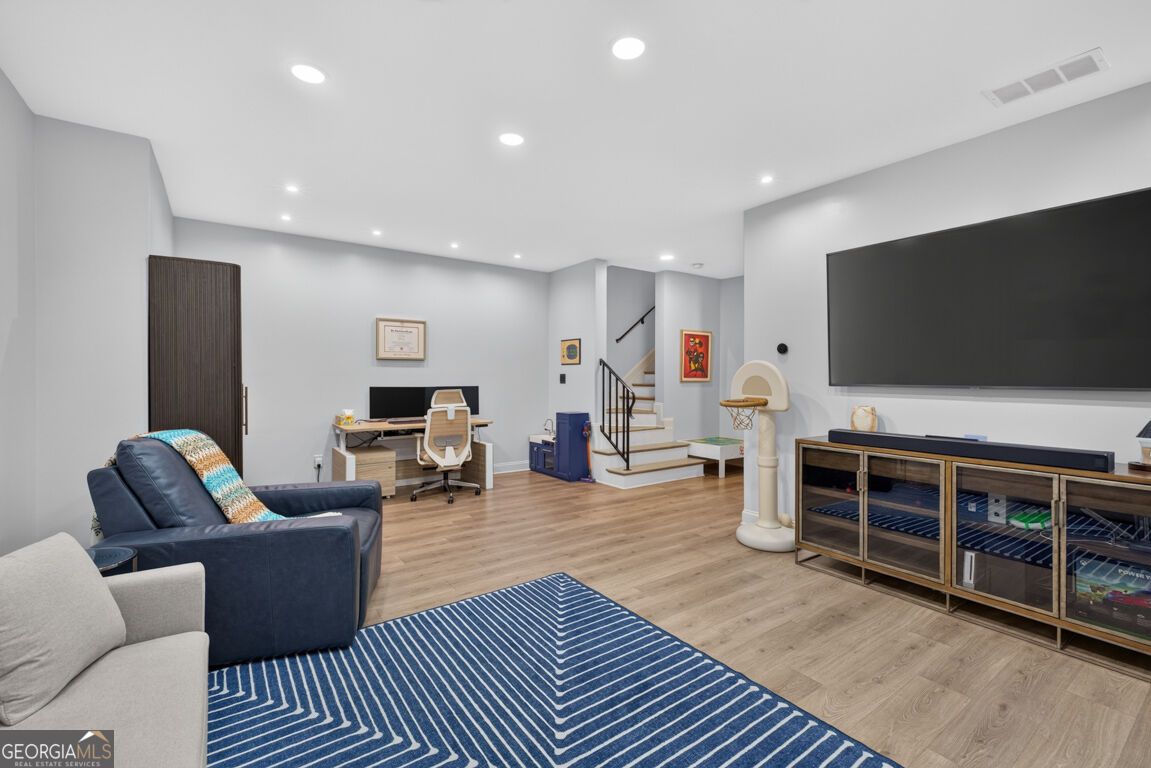 221 Nash Street Property Photo 49