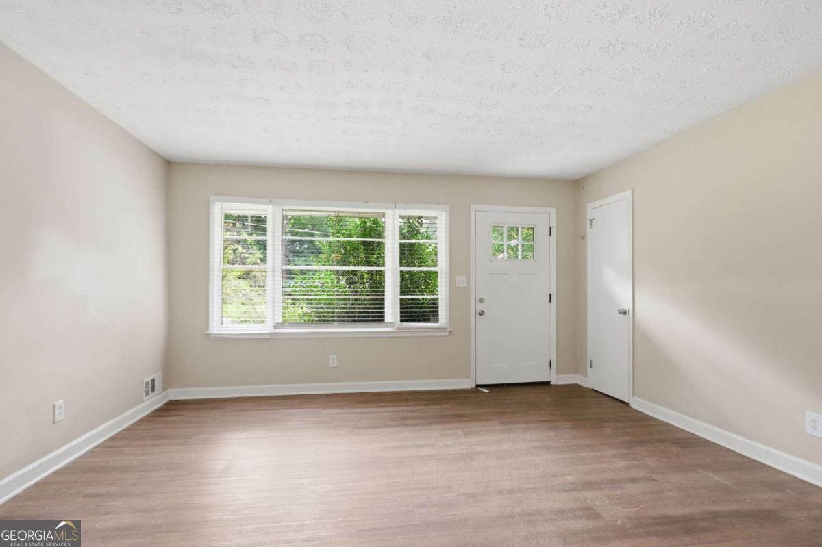 1068 Longshore Drive Property Photo 4