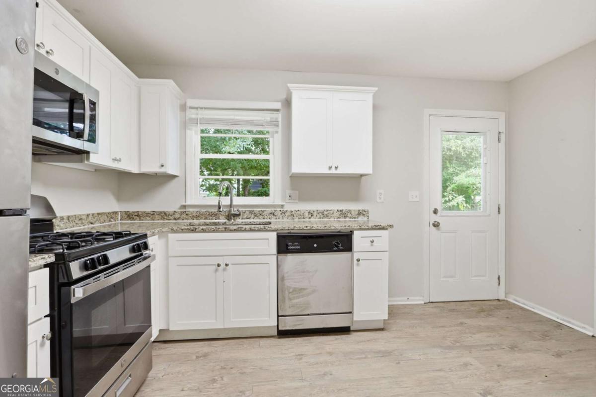1068 Longshore Drive Property Photo 6