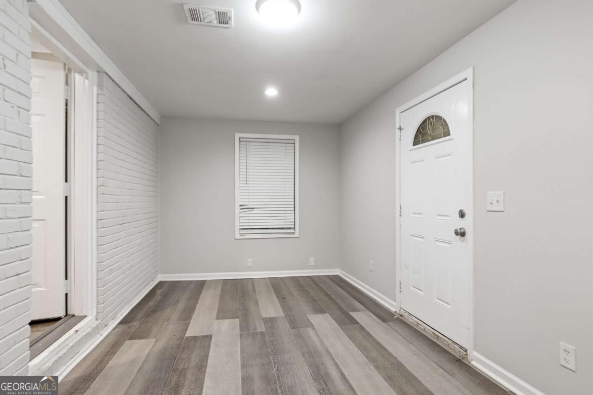 3456 Glensford Drive Property Photo 9