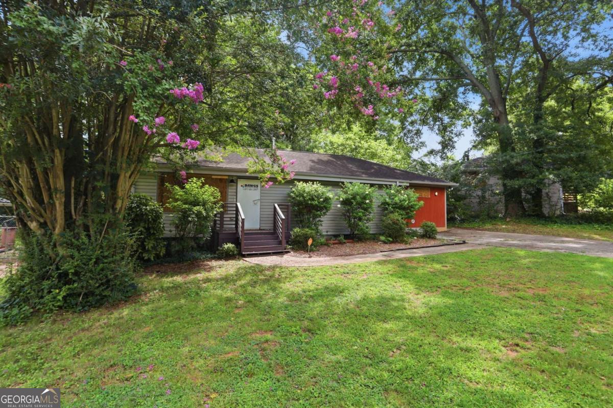 1996 Meadow Lane Property Photo 3