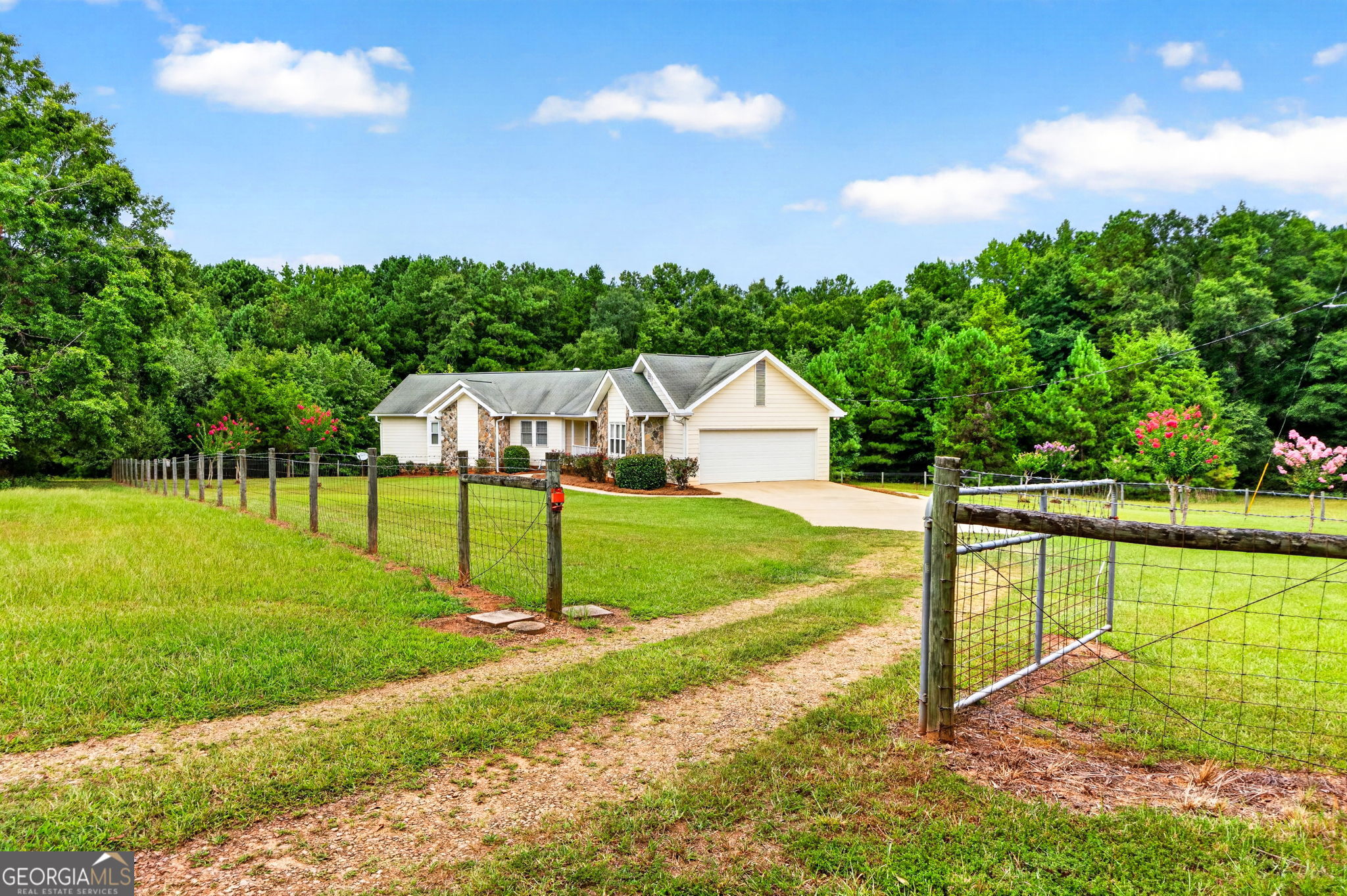 2575 Luella Road Property Photo 1