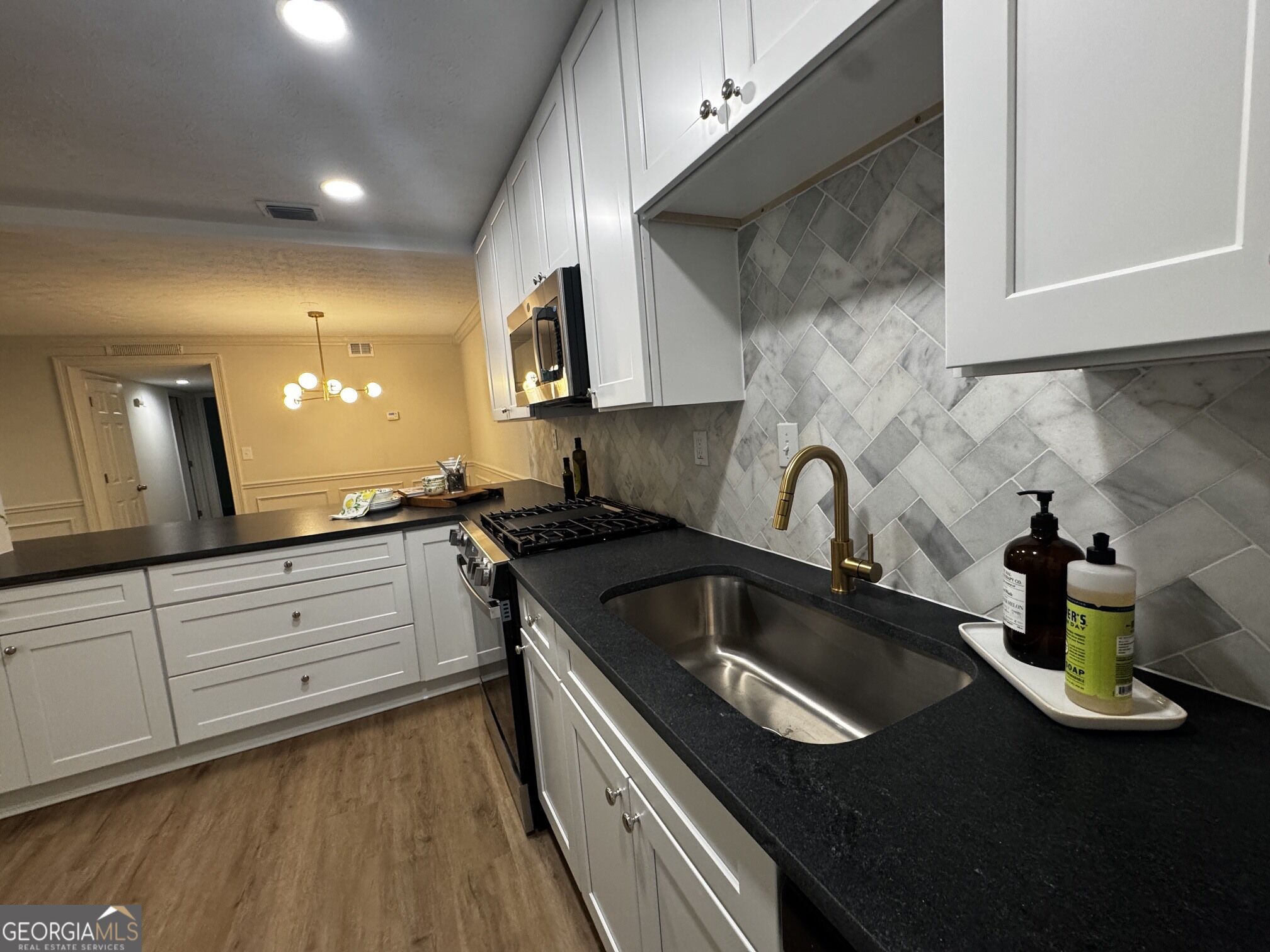 804 Woodcliff Drive Property Photo 4