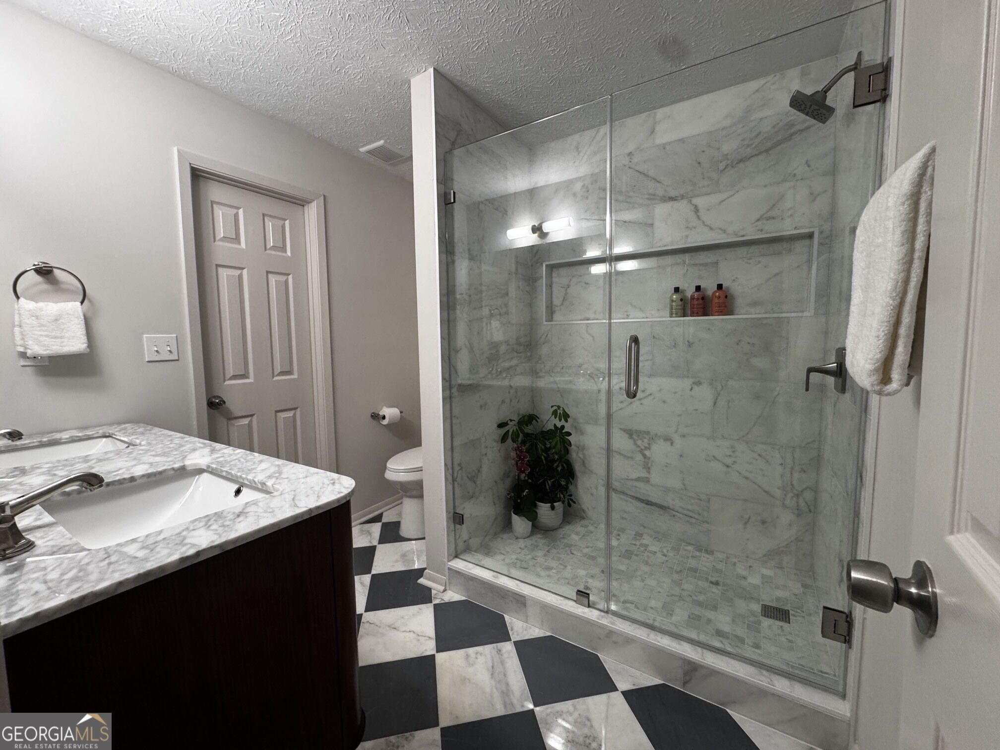 804 Woodcliff Drive Property Photo 7
