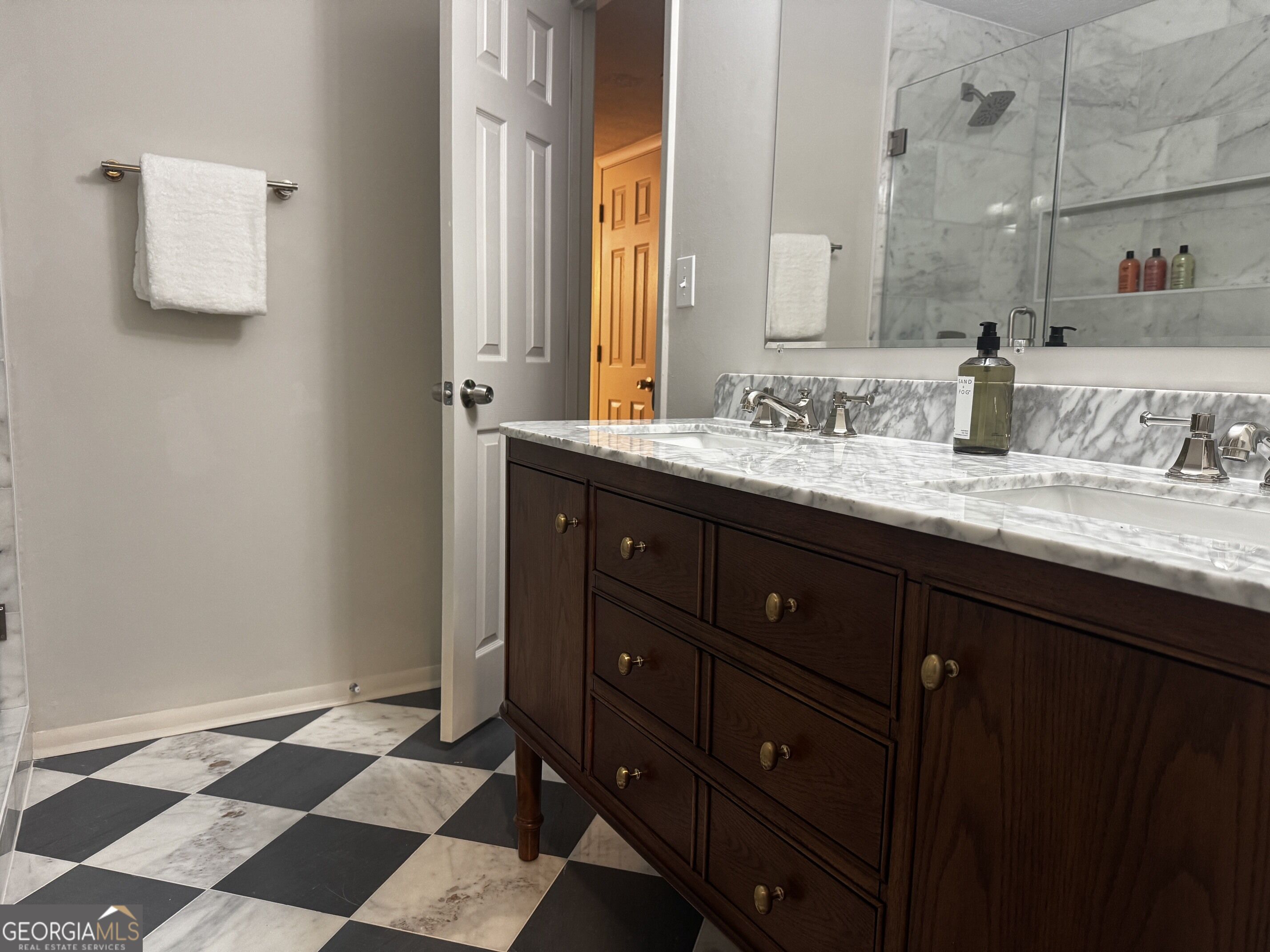 804 Woodcliff Drive Property Photo 8
