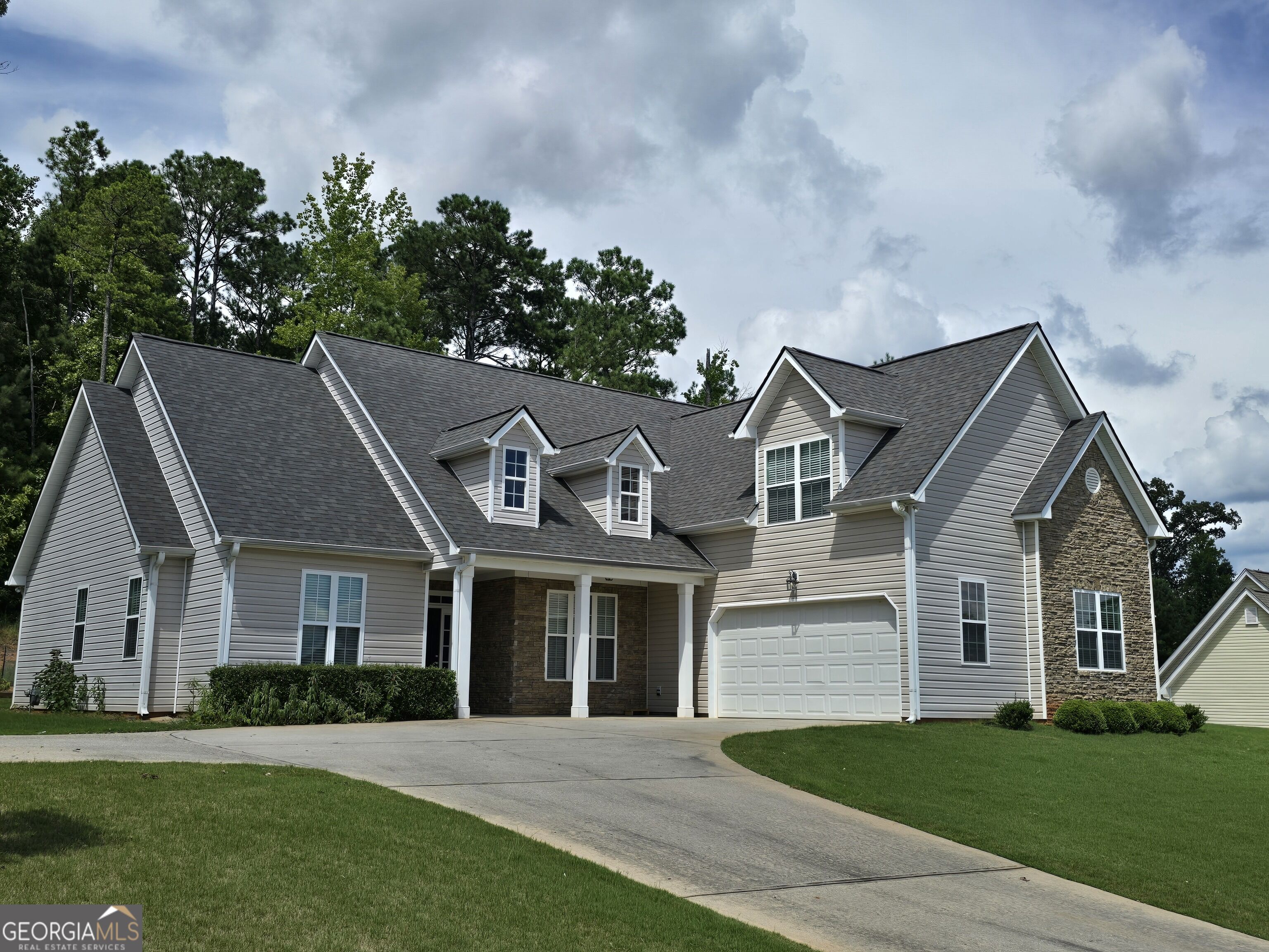 110 Lexington Park Drive Property Photo 1