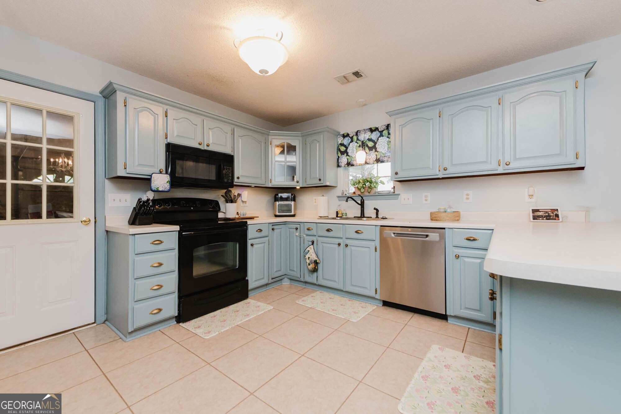 232 Sheffield Way Property Photo 7