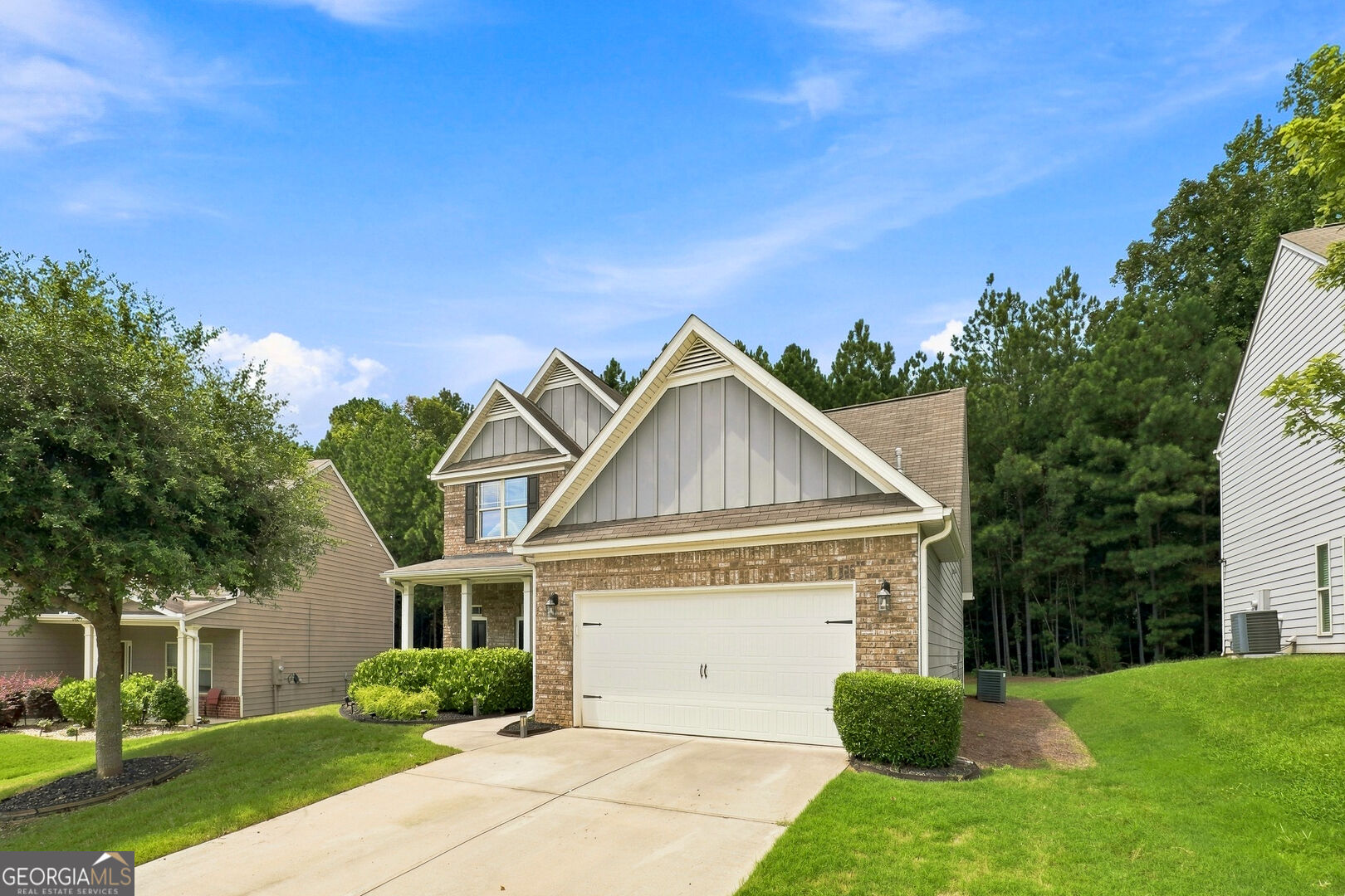 697 Rockingham Drive Property Photo 3