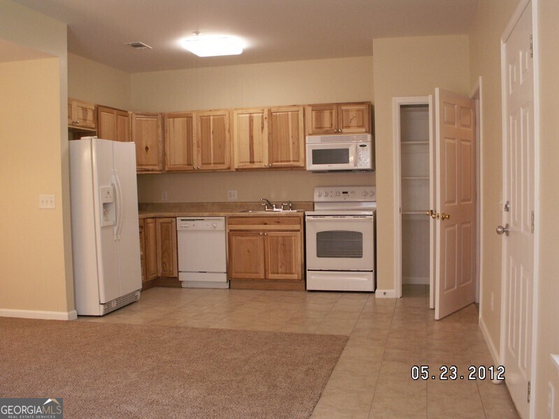 7400 Courtyard Drive Property Photo 3