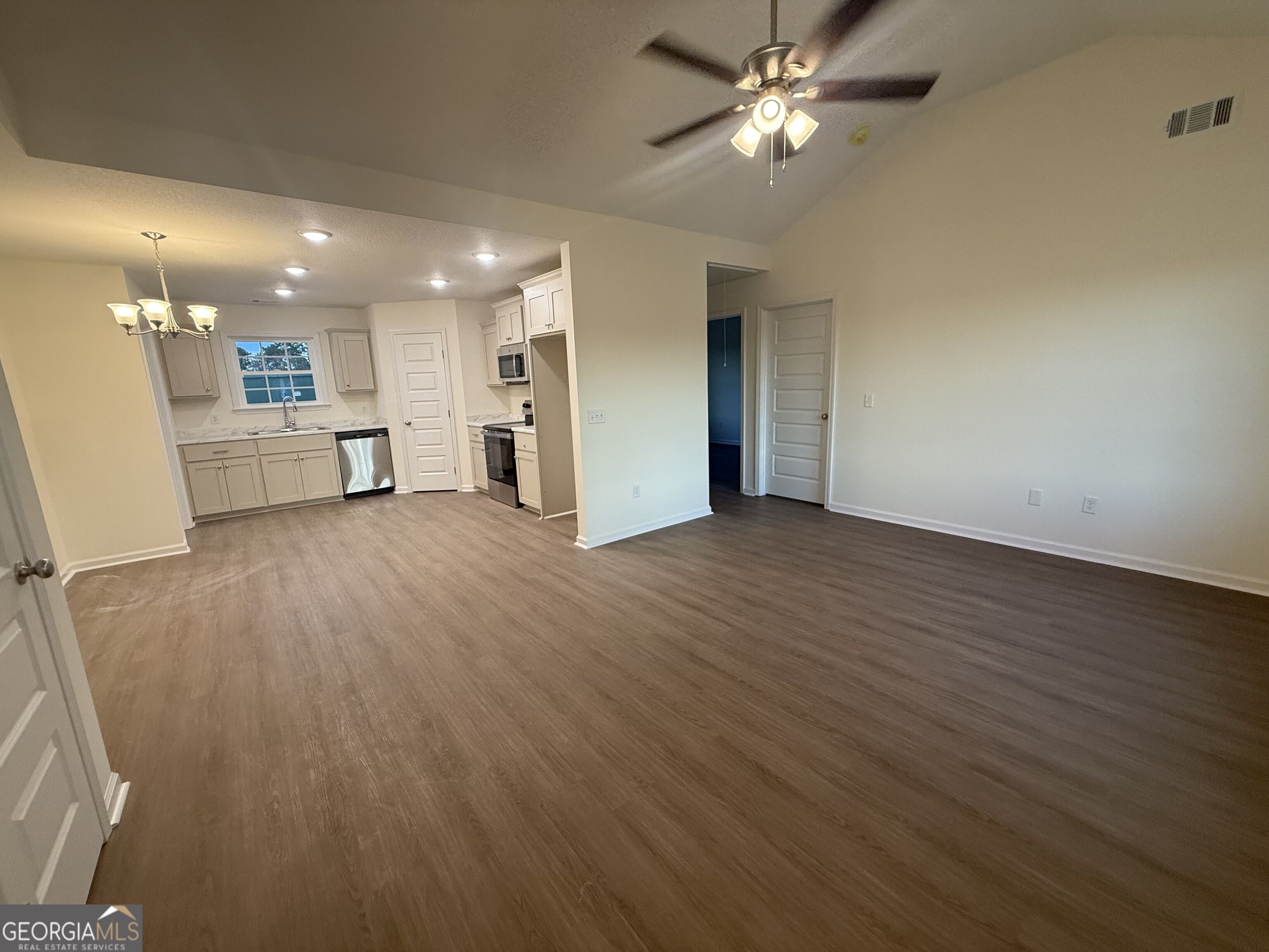 513 Nickies Way Property Photo 6