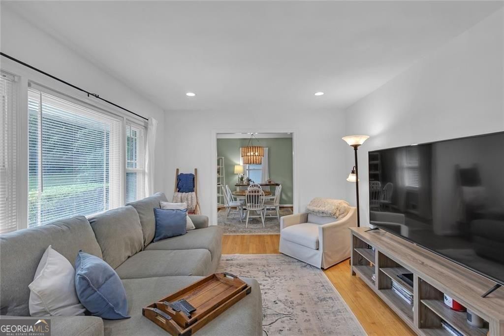 1095 Latham Road Property Photo 2