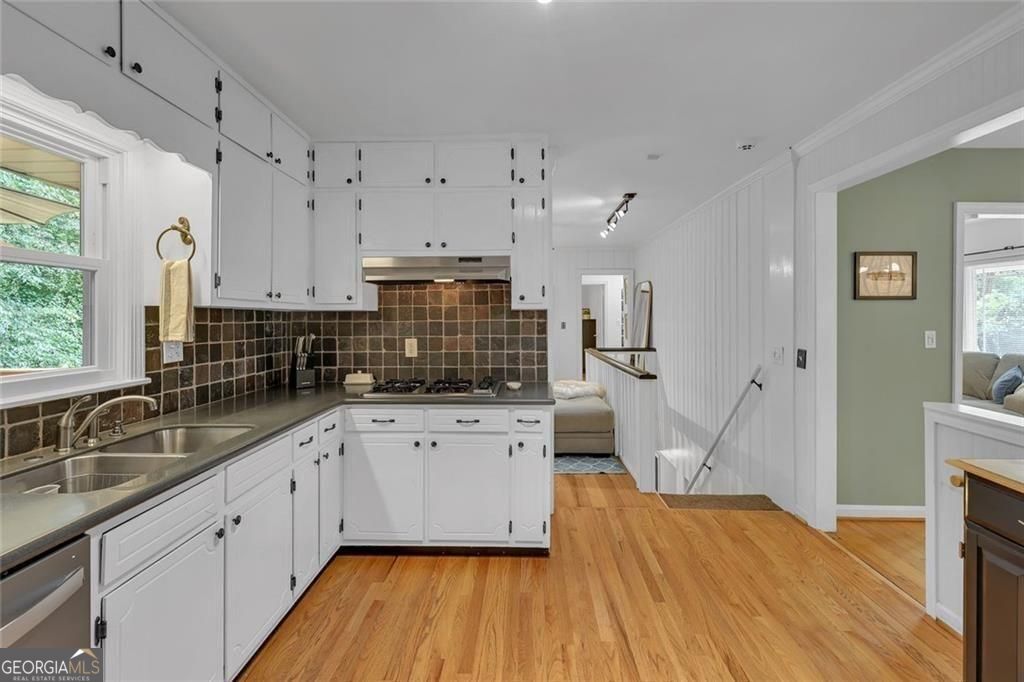 1095 Latham Road Property Photo 4