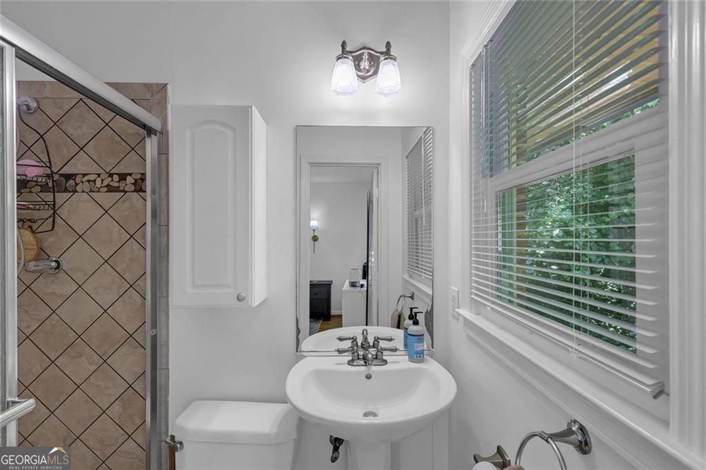 1095 Latham Road Property Photo 8