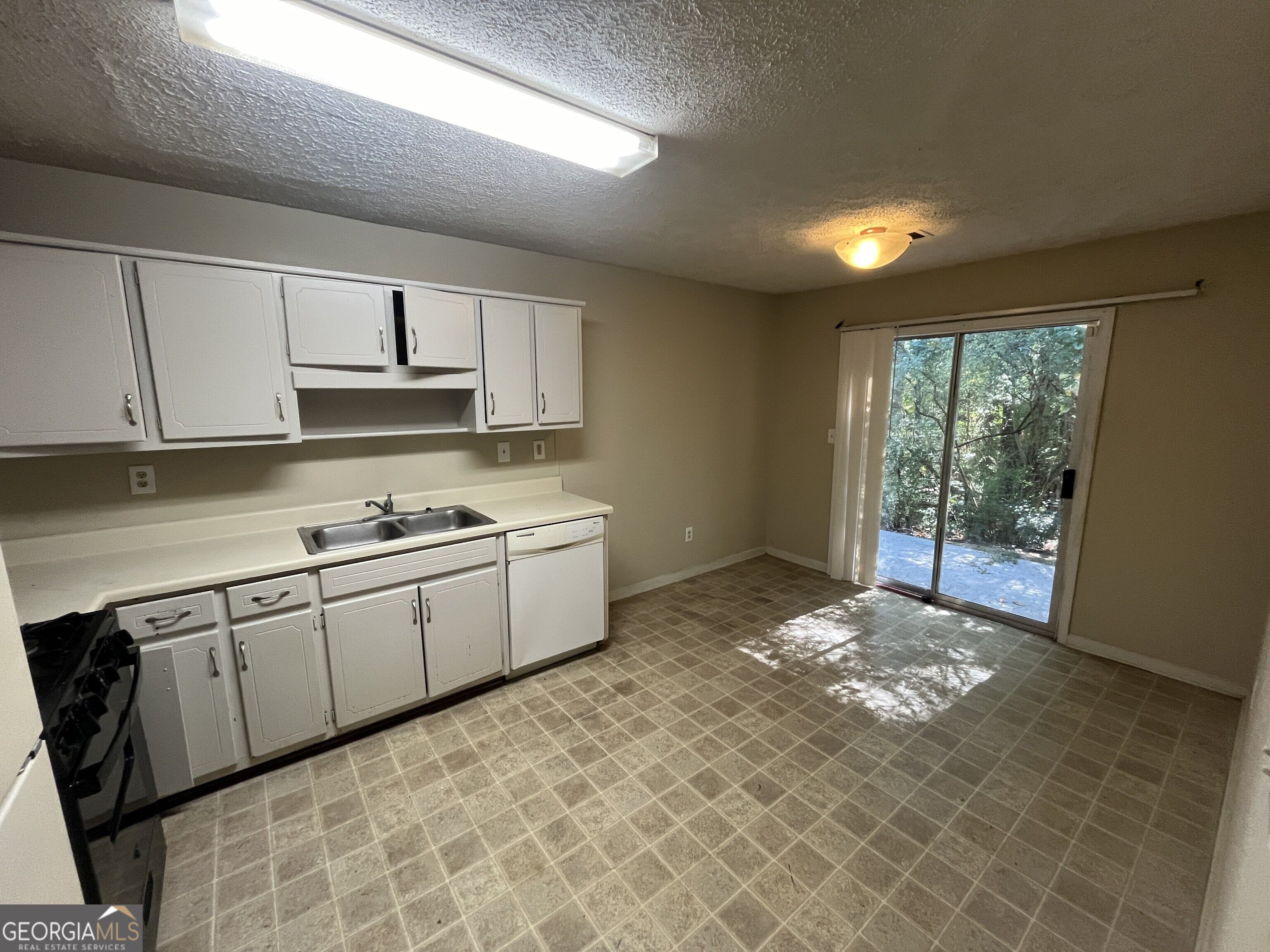 5913 Summerglen Lane Property Photo 7