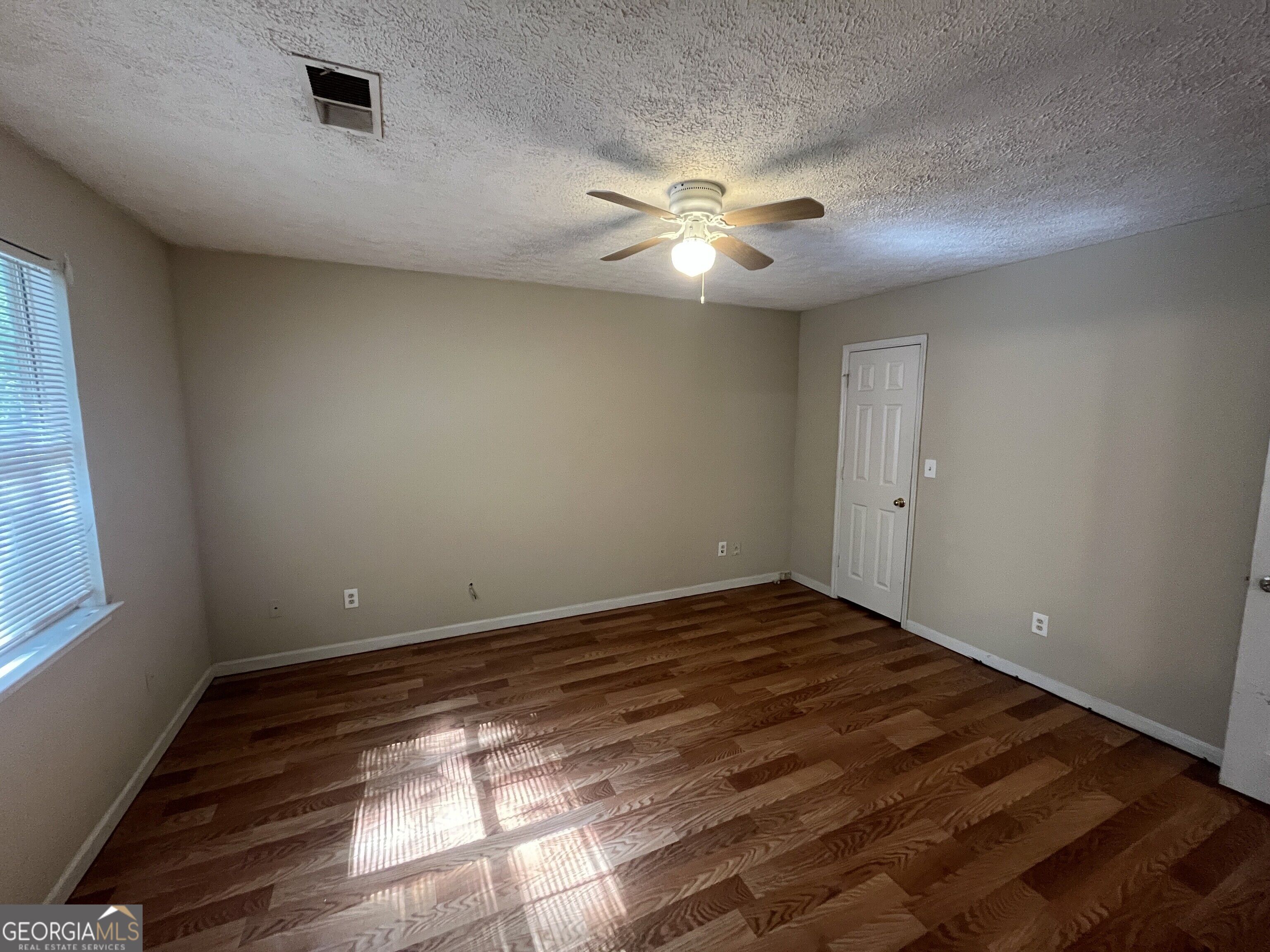5913 Summerglen Lane Property Photo 8