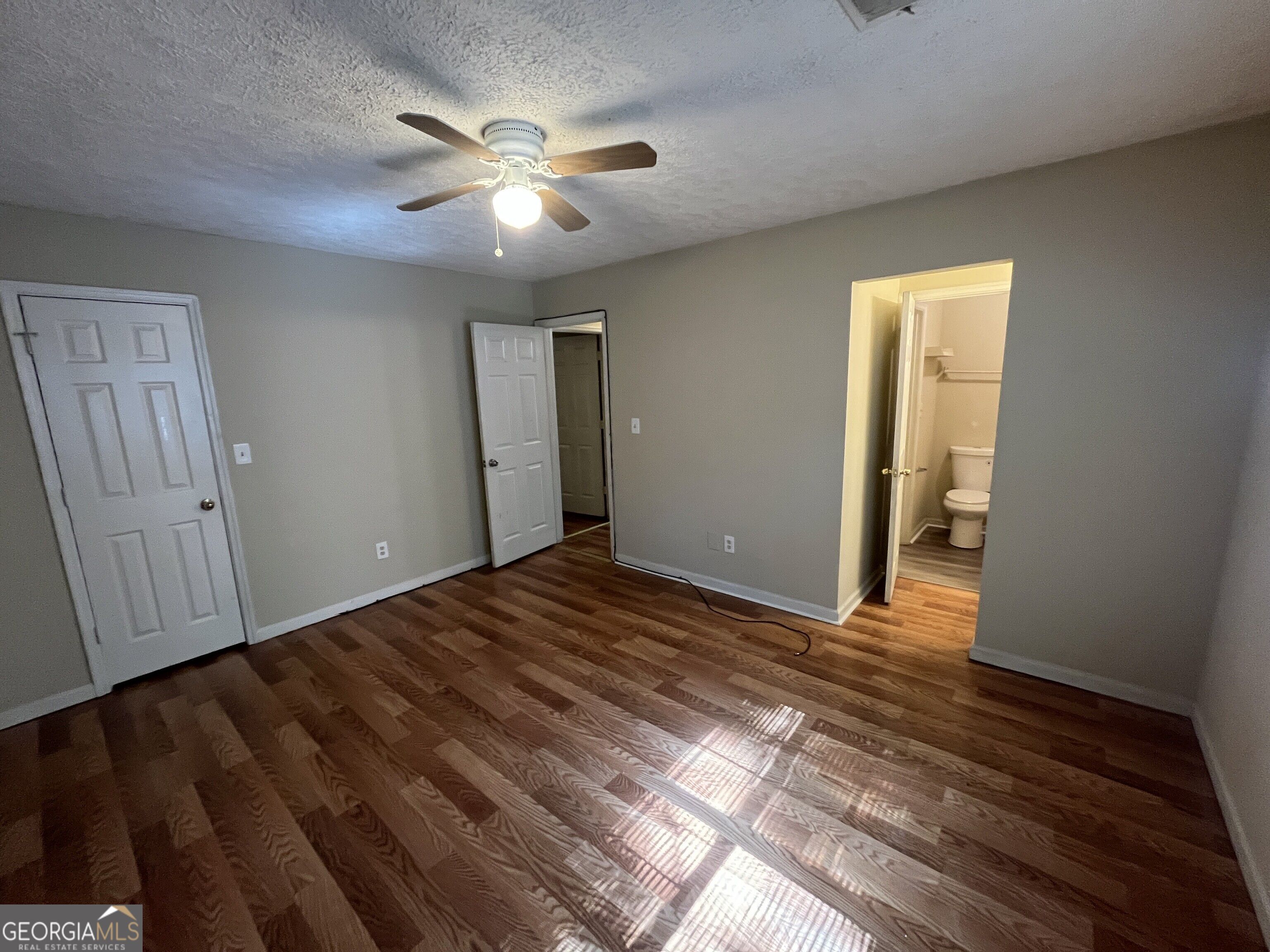 5913 Summerglen Lane Property Photo 9