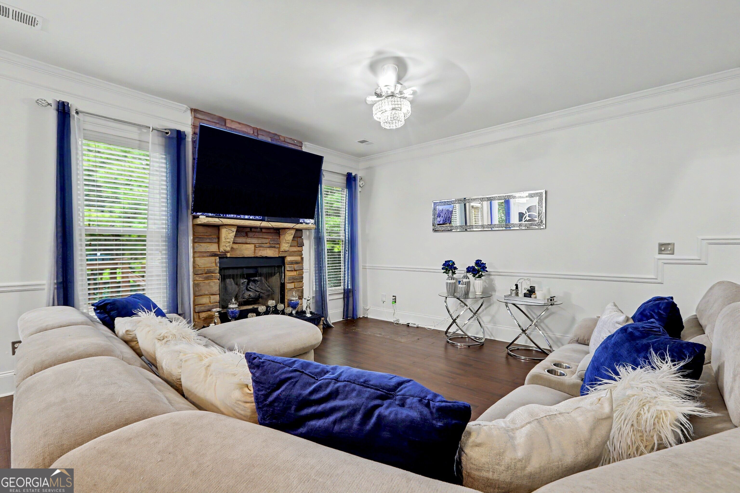 825 Belmar Pass # 7 Property Photo 3