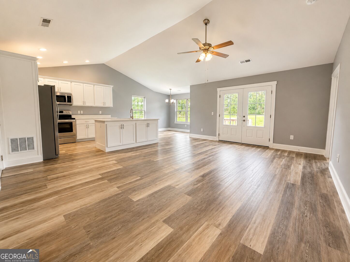 55 Skyline Hts Property Photo 5