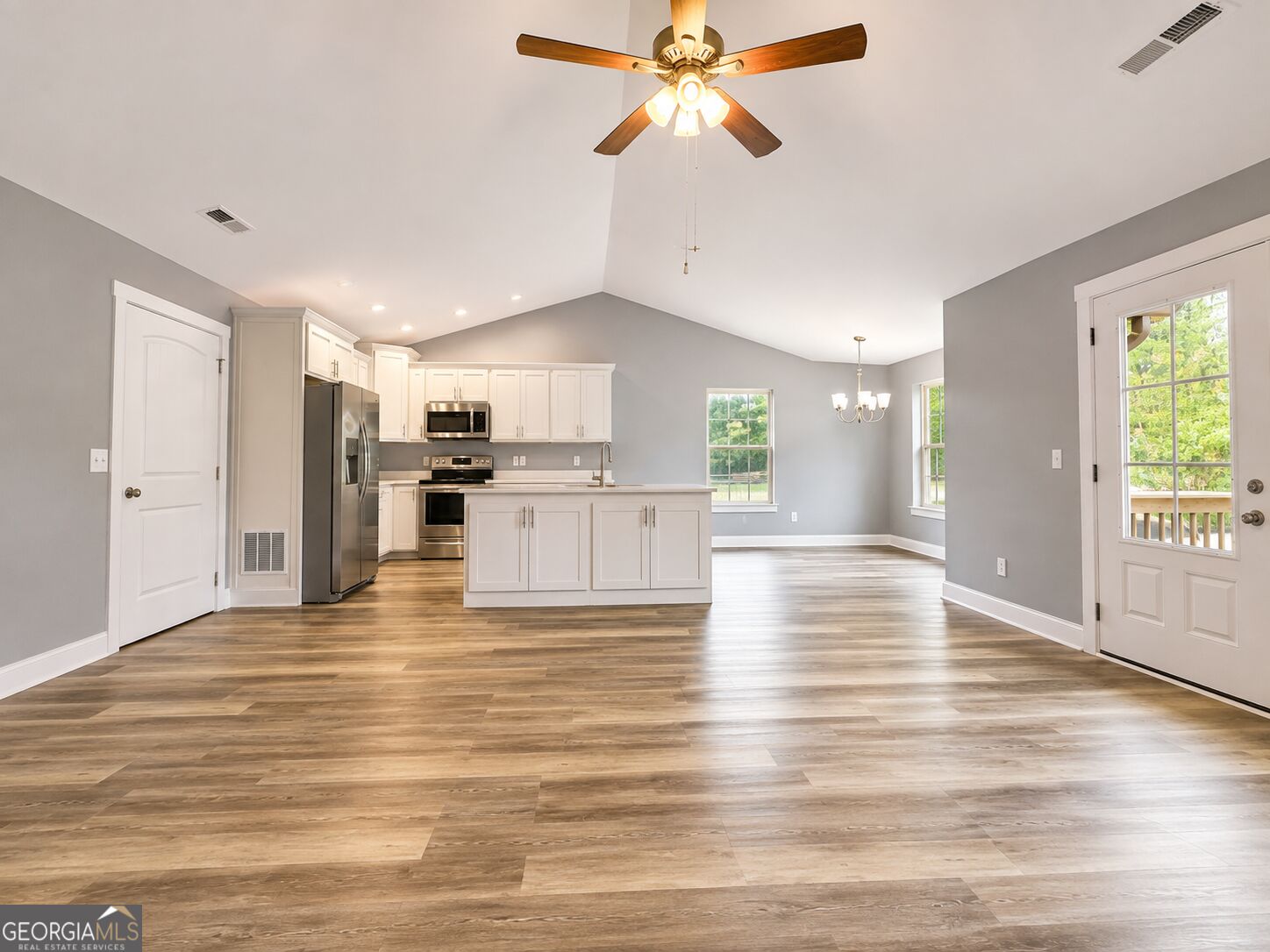 55 Skyline Hts Property Photo 6