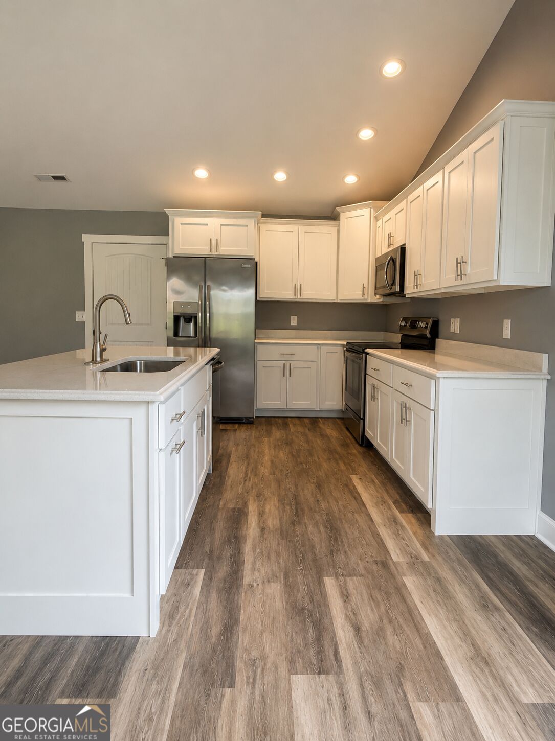55 Skyline Hts Property Photo 8
