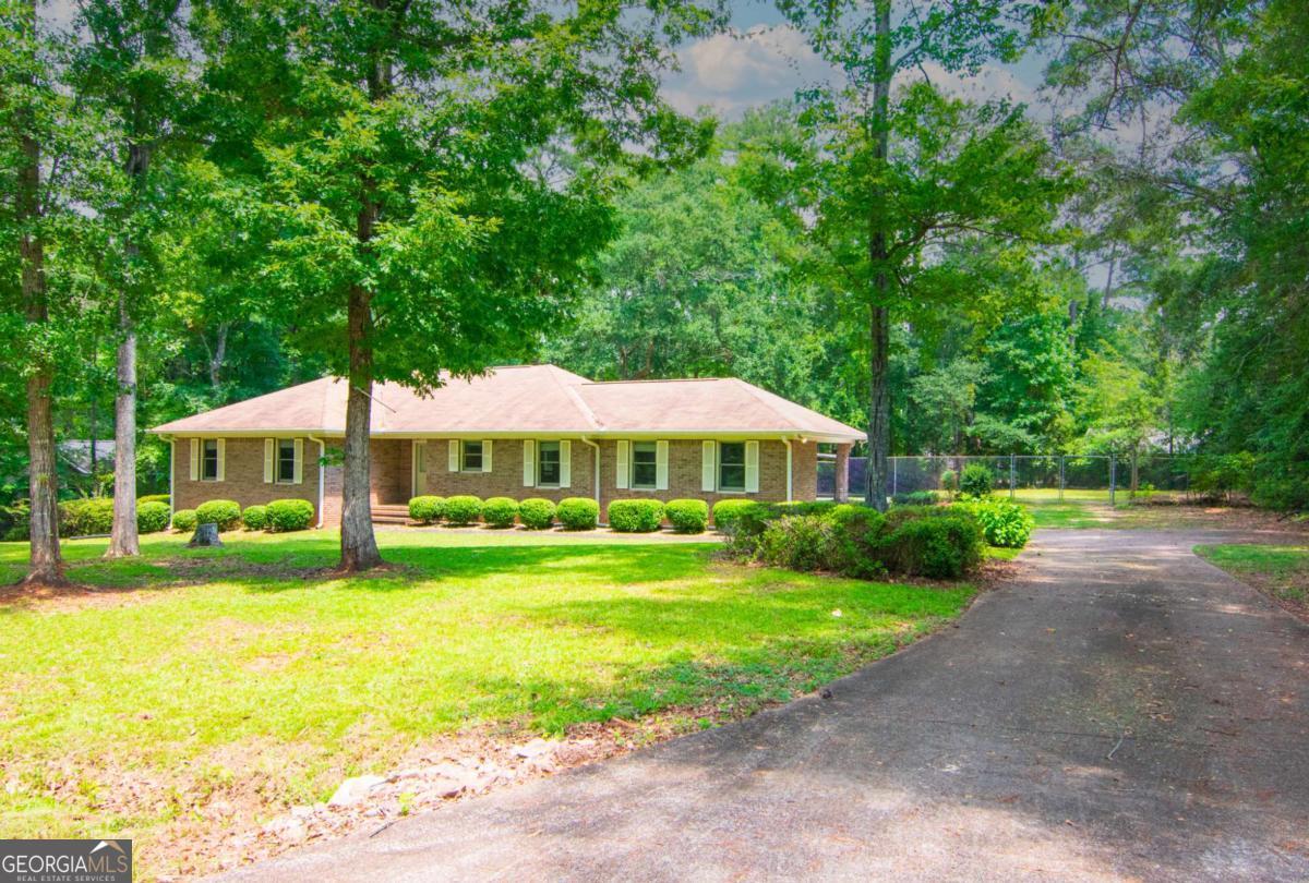 240 Plumfield Drive Property Photo 1