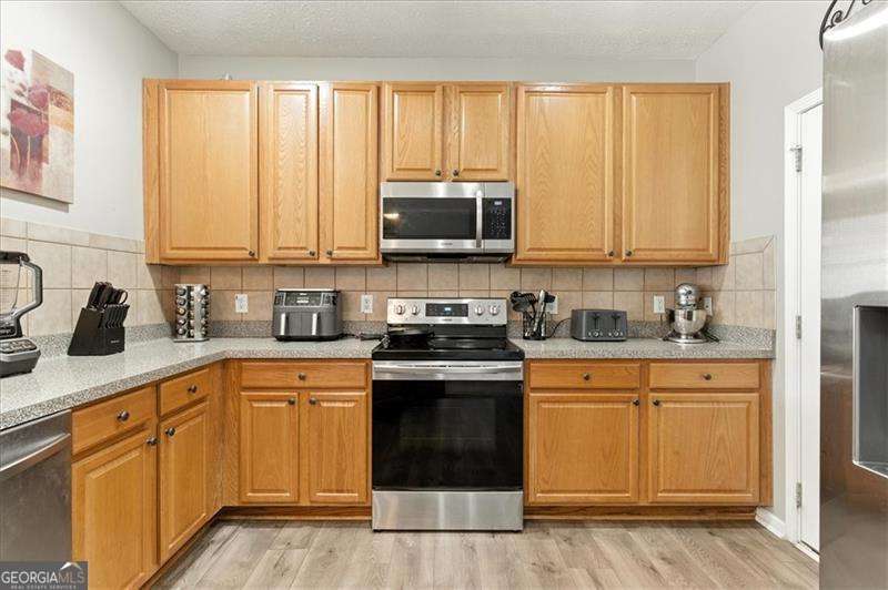 302 Oak Leaf Place Property Photo 3