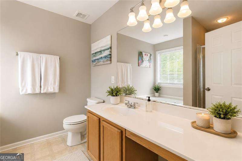 302 Oak Leaf Place Property Photo 7