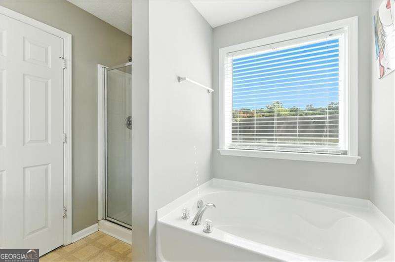 302 Oak Leaf Place Property Photo 8